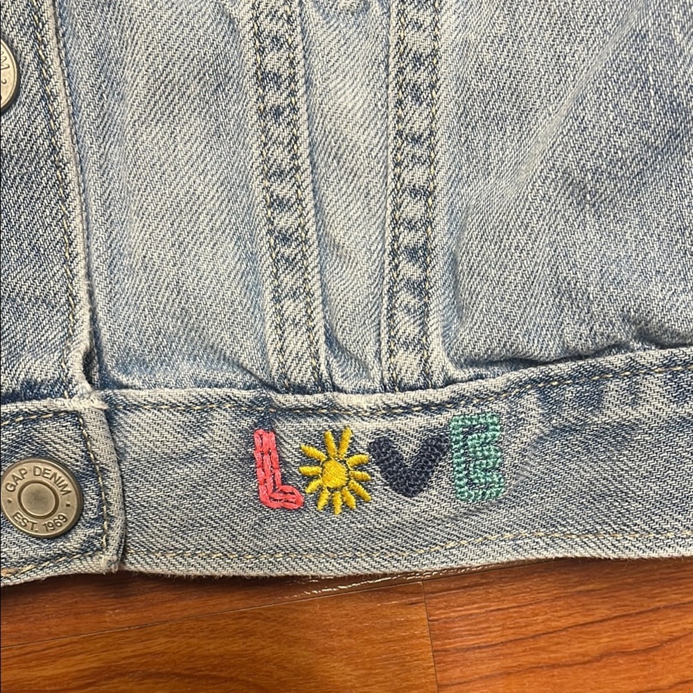Gap girls Light Blue Distressed Denim Jacket with Contrast Stitching size s - Picture 3 of 6
